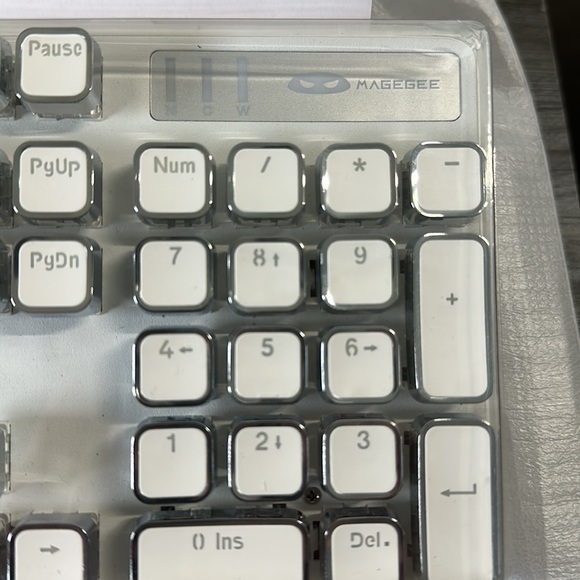 Magegee Keyboard - Picture 2 of 7